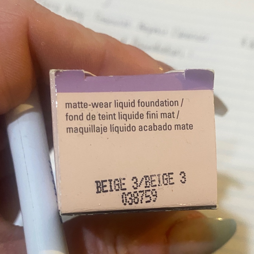 Matte-Wear Liquid Foundation in Beige 3
